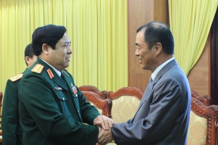 Министр обороны Вьетнама Фунг Куанг Тхань принял послов Китая и Таиланда